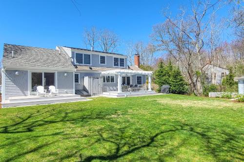 Charming Cottage with Deck - Walk to Skaket Beach! - image 13