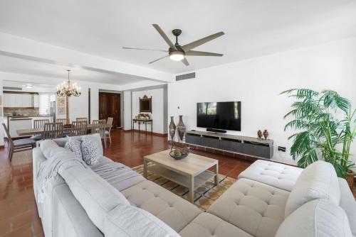 Quaint villa Beach access Elina in Vega Alta