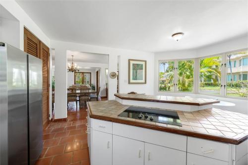 Quaint villa Beach access Elina in Vega Alta