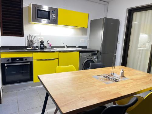 ห้องครัว, La Fraîcheur d'Alizé - Piscine - Plage - Jardin (La Fraicheur d'Alize - Piscine - Plage - Jardin) in เรอมีร์-มงโฌลี