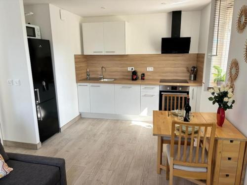 кухня, Sejour magique proche aeroport CDG Asterix Disney et Paris Maison toutes commodites, terrasse, WIFI, in Сан-Мар