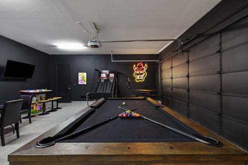 Super Mario Hideout: Desert Dream with Game Room & Pool Slide Super Mario Hideout: Desert Dream with Game Room & Pool Slide