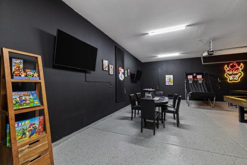 Super Mario Hideout: Desert Dream with Game Room & Pool Slide Super Mario Hideout: Desert Dream with Game Room & Pool Slide