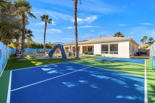 Super Mario Hideout: Desert Dream with Game Room & Pool Slide Super Mario Hideout: Desert Dream with Game Room & Pool Slide