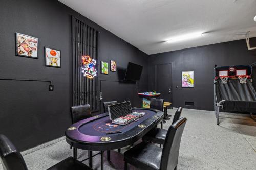 Super Mario Hideout: Desert Dream with Game Room & Pool Slide Super Mario Hideout: Desert Dream with Game Room & Pool Slide