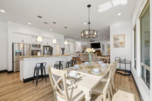 Super Mario Hideout: Desert Dream with Game Room & Pool Slide Super Mario Hideout: Desert Dream with Game Room & Pool Slide