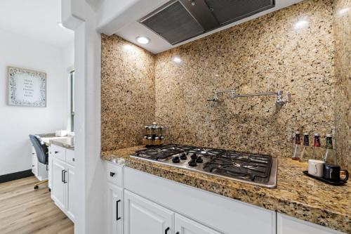 Super Mario Hideout: Desert Dream with Game Room & Pool Slide Super Mario Hideout: Desert Dream with Game Room & Pool Slide