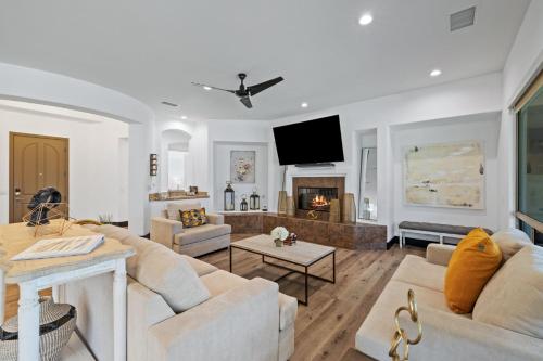 Super Mario Hideout: Desert Dream with Game Room & Pool Slide Super Mario Hideout: Desert Dream with Game Room & Pool Slide