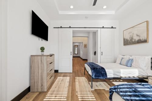 Super Mario Hideout: Desert Dream with Game Room & Pool Slide Super Mario Hideout: Desert Dream with Game Room & Pool Slide