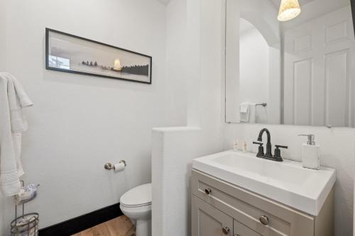 Super Mario Hideout: Desert Dream with Game Room & Pool Slide Super Mario Hideout: Desert Dream with Game Room & Pool Slide