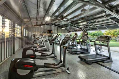 NEW - 7BD Farmhouse Estate - AC Pool Slide Gym Pickleball, Koloa (fotografie 7)