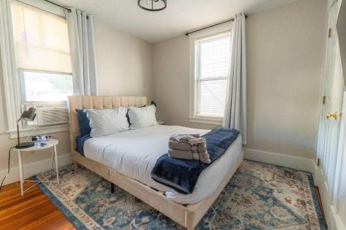 Walk to Downtown Salem with Arcade- Free Parking! detail