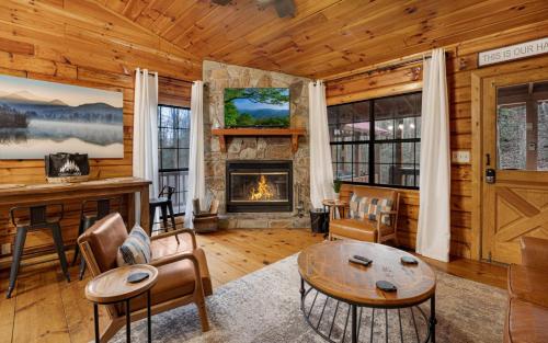Creekside Retreat - Roast Marshmallow by the Creek in Ellijay, USA