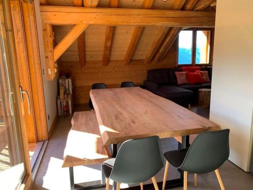 Nouveau - Superbe duplex - Belle vue - Parking prive in Montgellafrey