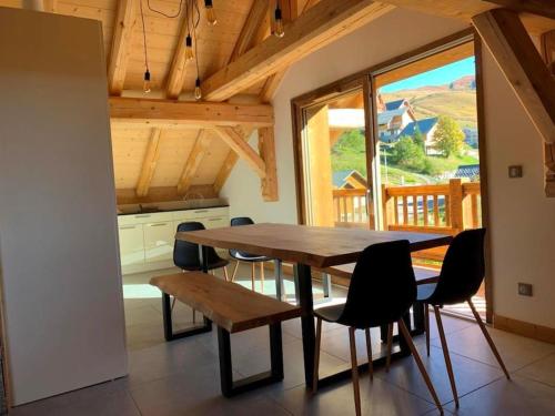 Nouveau - Superbe duplex - Belle vue - Parking prive in Montgellafrey