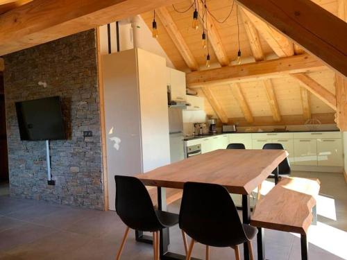 Nouveau - Superbe duplex - Belle vue - Parking prive in Montgellafrey