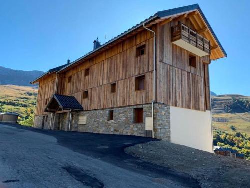 Nouveau - Superbe duplex - Belle vue - Parking prive in Montgellafrey