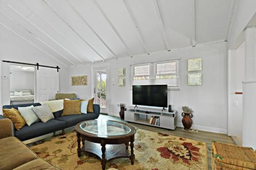 Faciliteiten, Spacious Retreat Fenced Yard Screened Deck in Frostproof