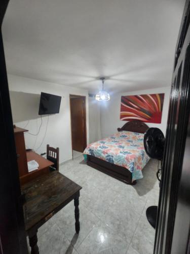 Habitacion amoblada con baño privado 1