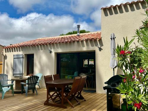 Maison Charme Proche Plage et Forêt avec Jardin, WiFi, BBQ, et Pistes Cyclables à Proximité