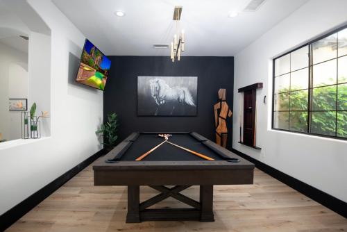 5BR Resort Style Entertainer w Pool Spa & BBQ in Indio, USA