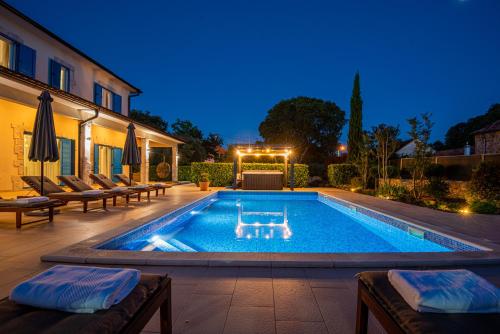 Karstais baseins, Villa Romansa Miljevci near Krka National Park in Širitovci