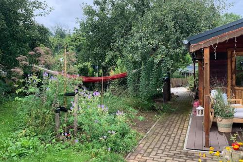 花園, Strandlust Döbeln - Bungalow für eine gemütliche Auszeit zu jeder Jahreszeit (Strandlust Dobeln - Bungalow fur eine gemutliche Auszeit zu jeder Jahreszeit) in 德伯爾恩