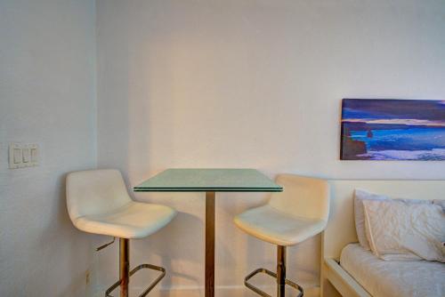 Efficiency 3 on water Las Olas beach and free kayaks in Fort Lauderdale, USA