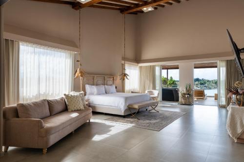 583539543 Tau House