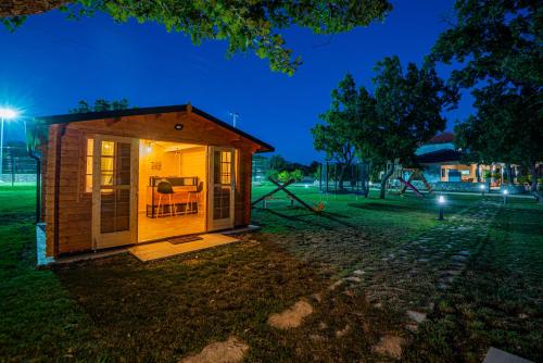 Spēļu laukums, Villa Romansa Miljevci near Krka National Park in Širitovci