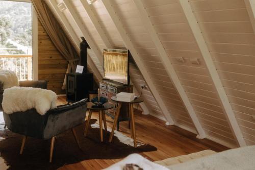 Queen Room with Balcony image 10