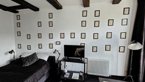 JoyJoyJoy the Black Beauty ecolicious studio in a canal house with French balcony with view on the canals, Амстердам (фото 6)