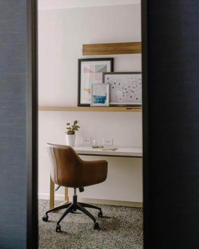 Standard Queen Room image 6