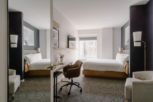 Standard Queen Room image 2
