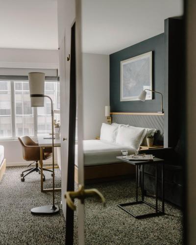 Superior Queen Room image 5