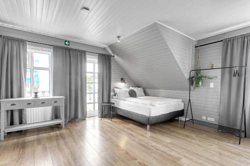 Two-Bedroom House image 10
