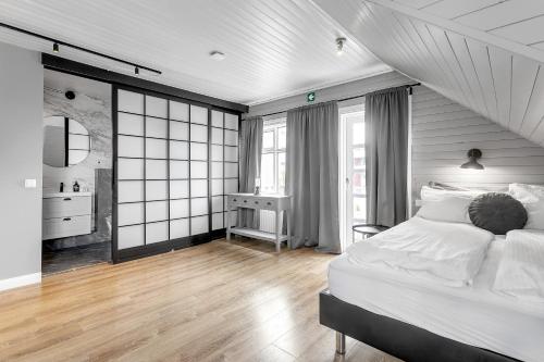 Two-Bedroom House image 8