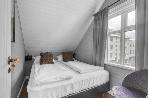 Two-Bedroom House image 7