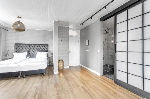 Two-Bedroom House image 6