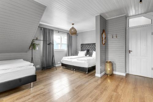 Two-Bedroom House image 4