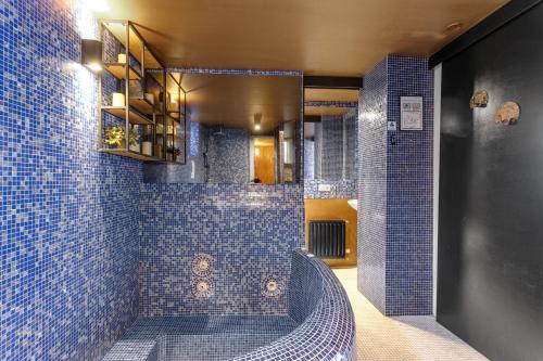 Deluxe Spa Suite image 3