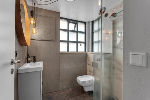 Deluxe Spa Suite image 2