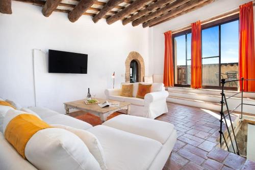 Casa Torre Cruilles Big, Stylish, Modernized 'Castle' Prime Costa Brava with AC in Monells
