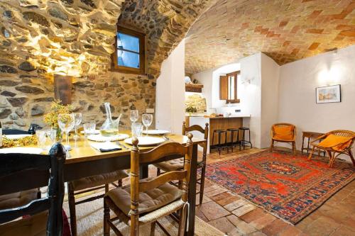 Casa Torre Cruilles Big, Stylish, Modernized 'Castle' Prime Costa Brava with AC in Monells