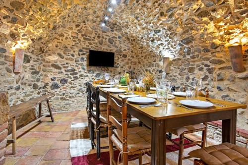 Casa Torre Cruilles Big, Stylish, Modernized 'Castle' Prime Costa Brava with AC in Monells