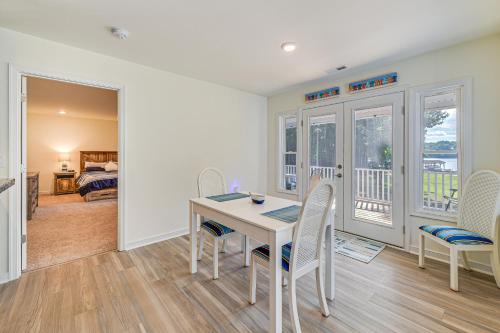 Screened Deck and Dock Waterfront Lake Anna Home! Screened Deck and Dock Waterfront Lake Anna Home!