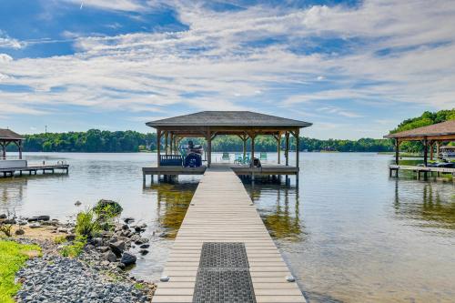 Screened Deck and Dock Waterfront Lake Anna Home! Screened Deck and Dock Waterfront Lake Anna Home!