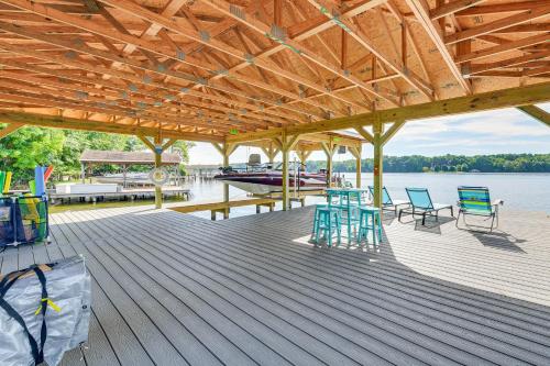 Screened Deck and Dock Waterfront Lake Anna Home! Screened Deck and Dock Waterfront Lake Anna Home!