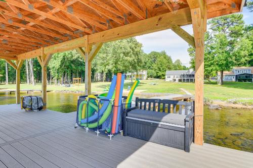 Screened Deck and Dock Waterfront Lake Anna Home! Screened Deck and Dock Waterfront Lake Anna Home!