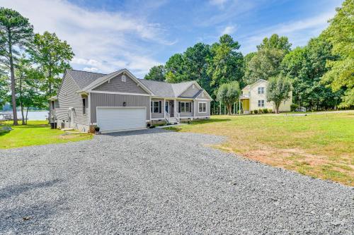 Screened Deck and Dock Waterfront Lake Anna Home! Screened Deck and Dock Waterfront Lake Anna Home!